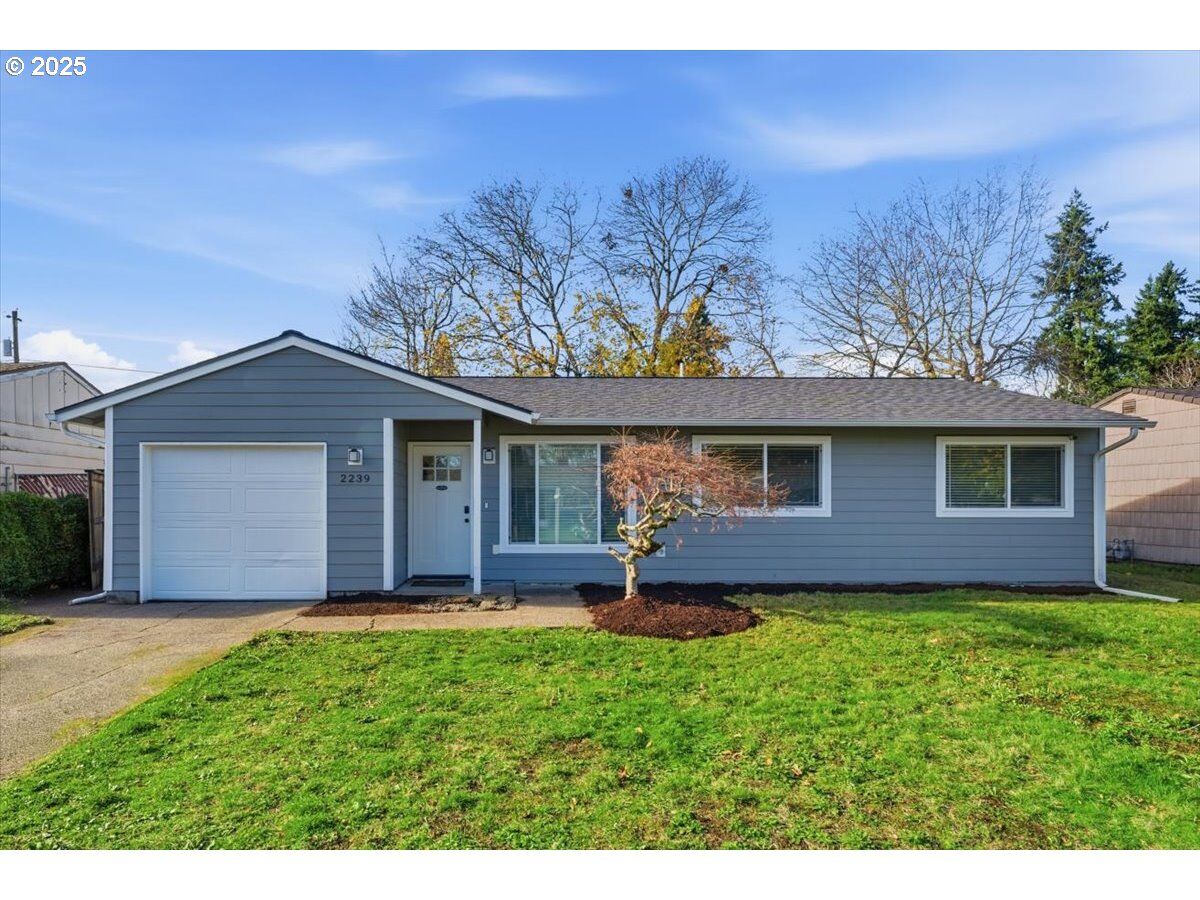 Property Photo:  2239 SE 147th Ave  OR 97233 