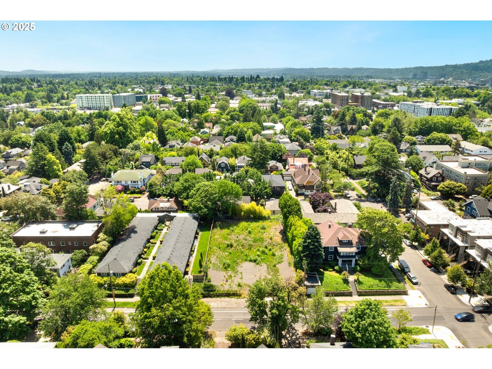 Property Photo:  2226 NE Weidler St  OR 97232 