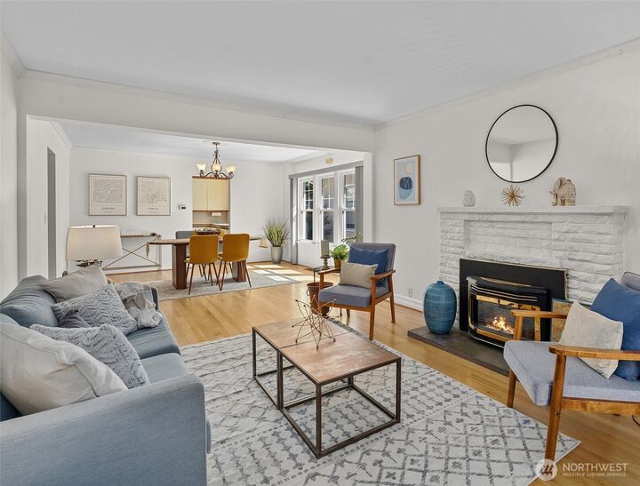 Property Photo:  4618  1st Avenue NE  WA 98105 