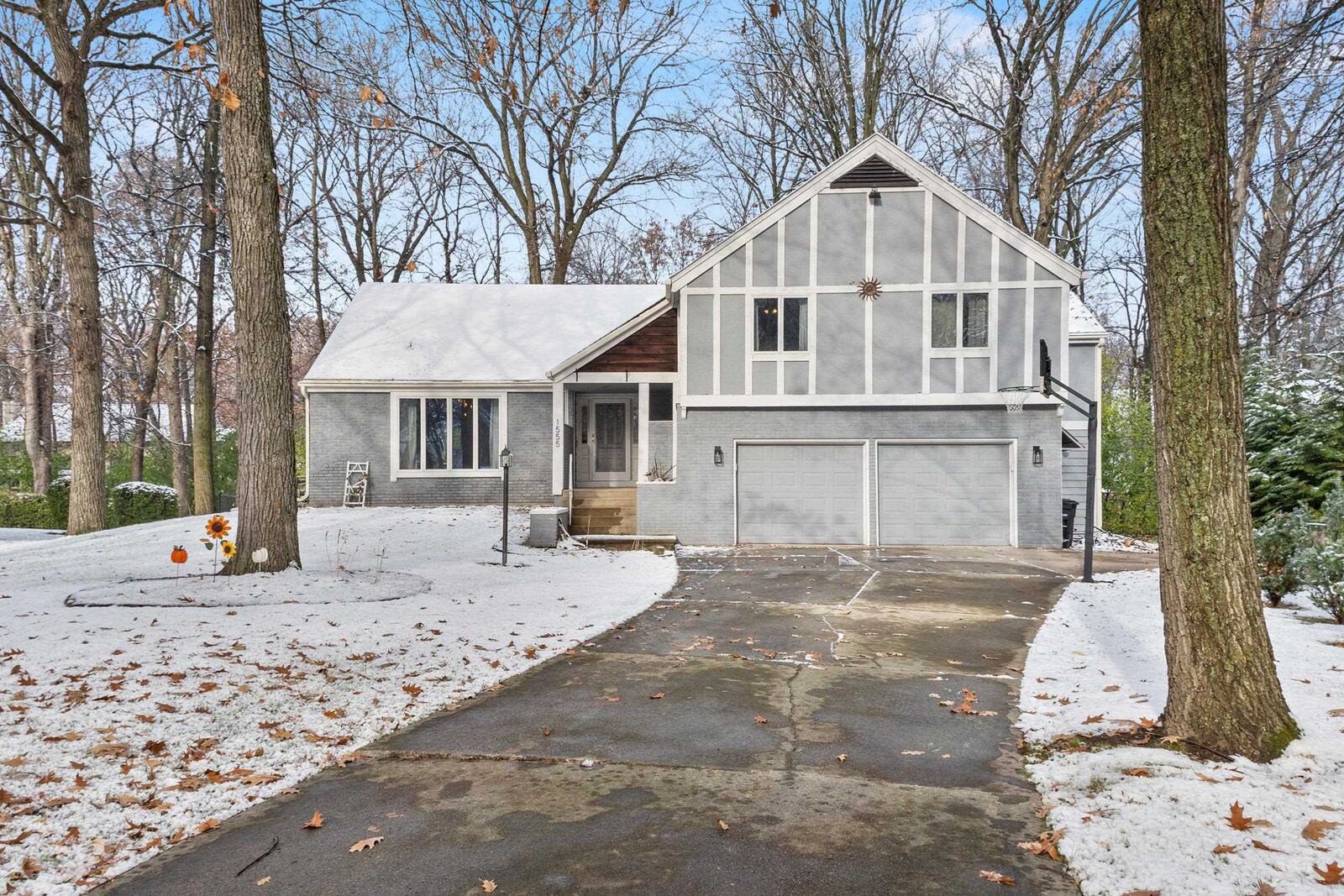 Property Photo:  1555 Villa Park Drive  WI 54904-8273 