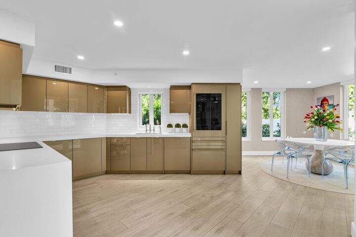 Property Photo:  100 SE 5th Avenue 106  FL 33432 