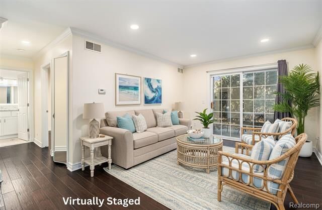 Property Photo:  662 Purdy Street 104  MI 48009 