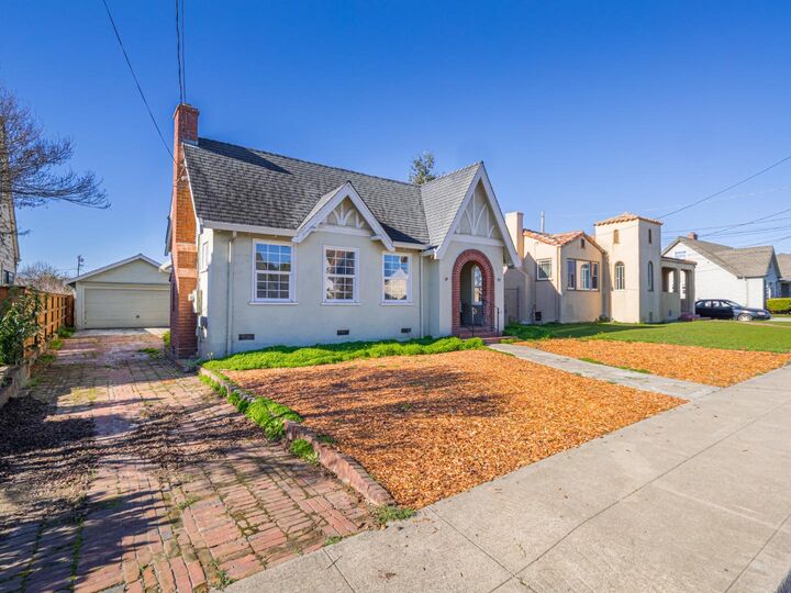 Property Photo:  33 Roosevelt Street  CA 95076 