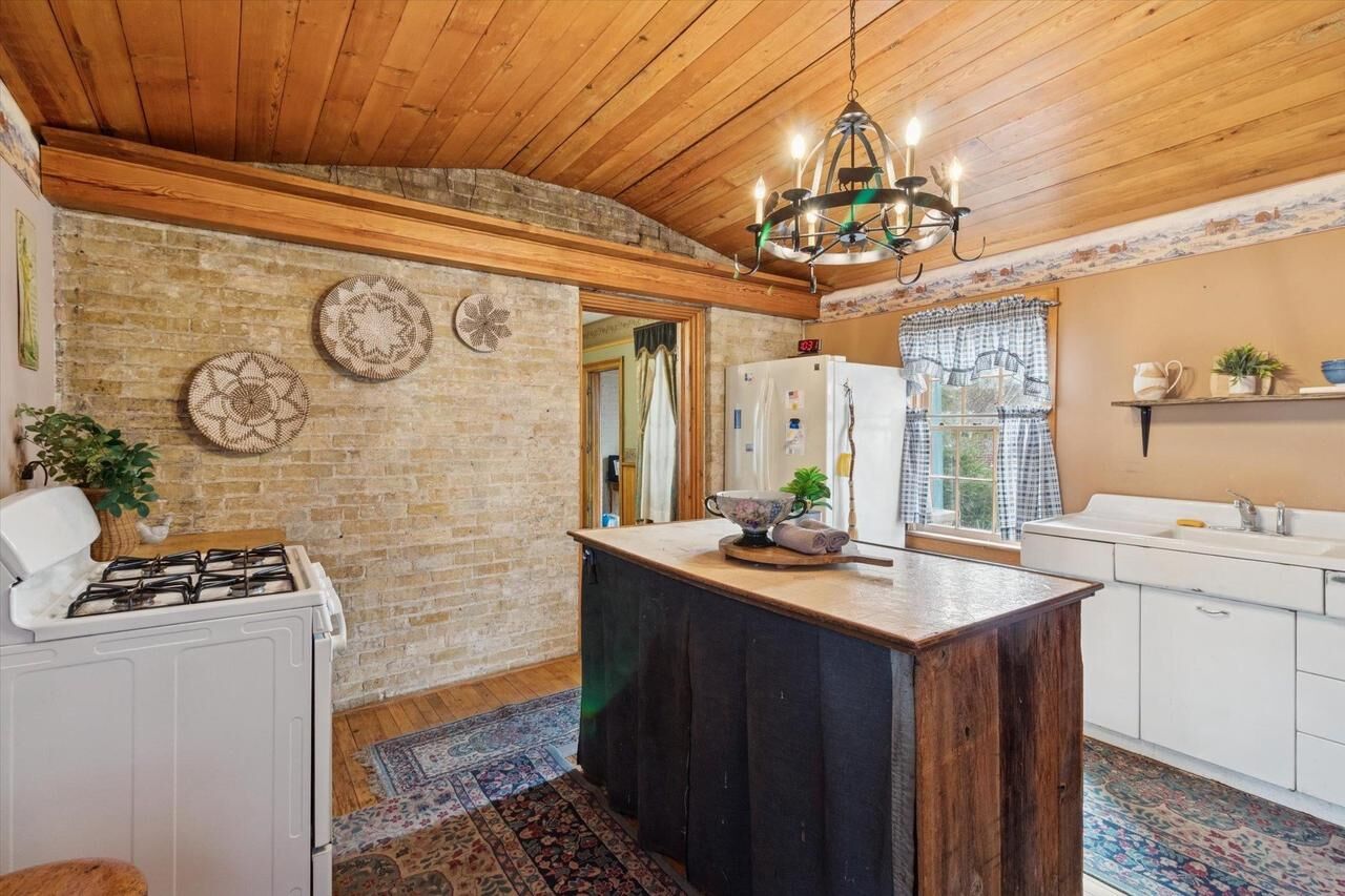 Property Photo:  419 Milton Avenue  WI 53545 