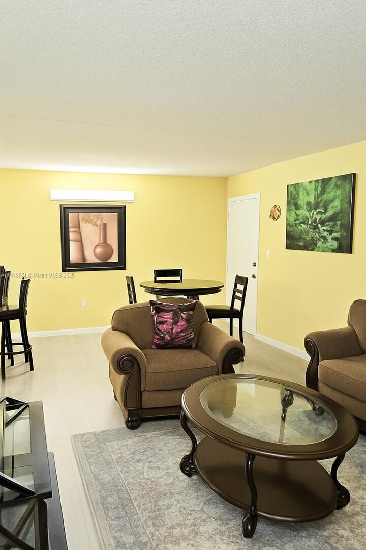 Property Photo: 5771 Washington St H1 FL 33023