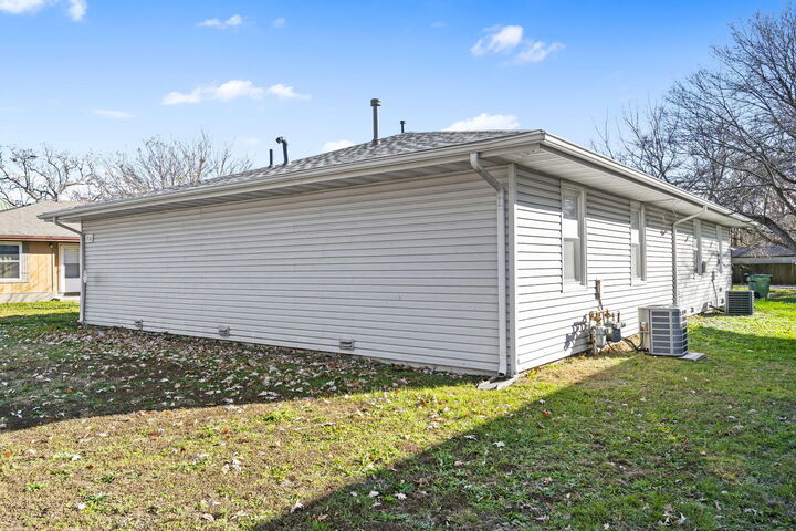 Property Photo: 716 E Locust Street MO 65803