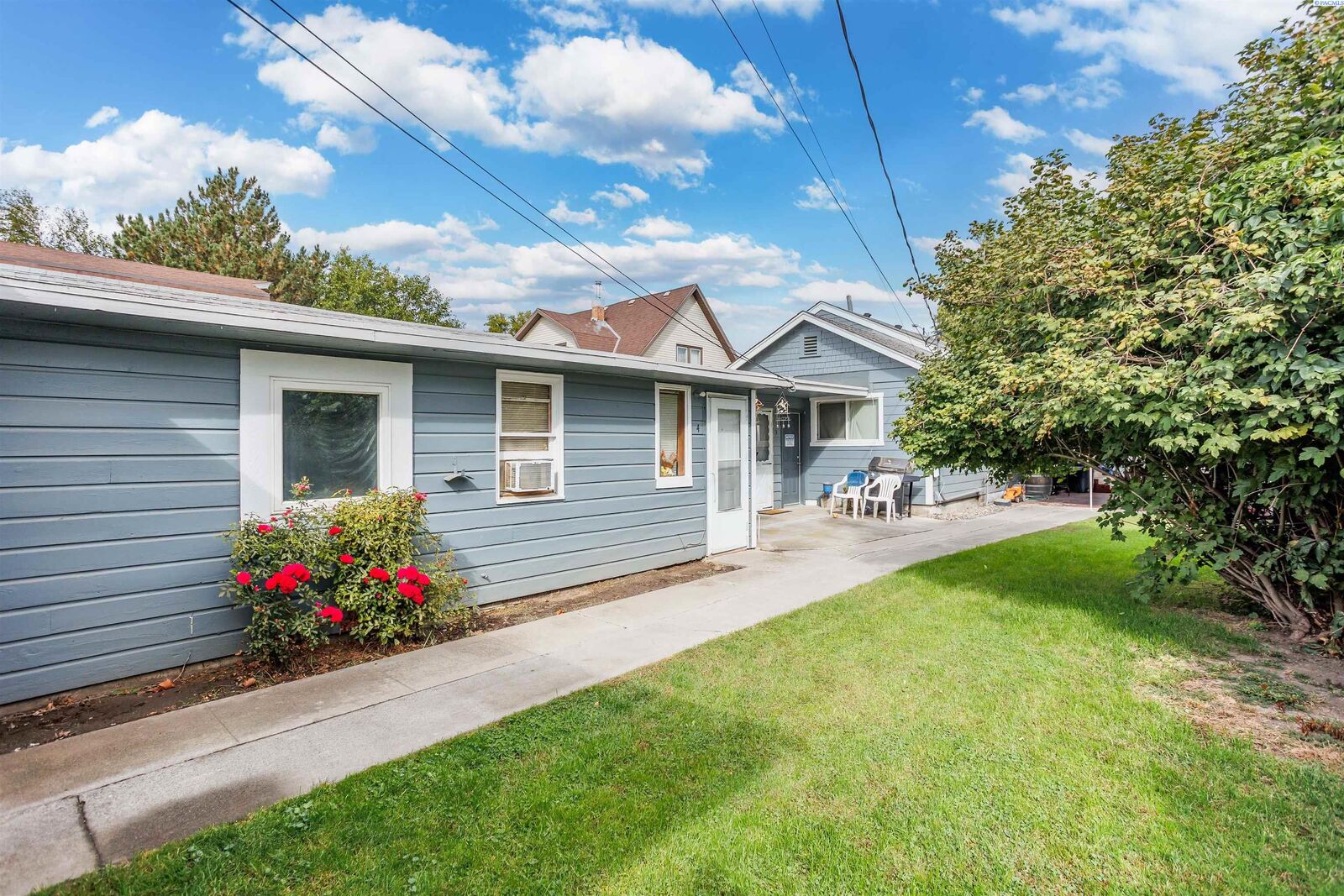 Property Photo:  26 E 3rd Ave  WA 99337 