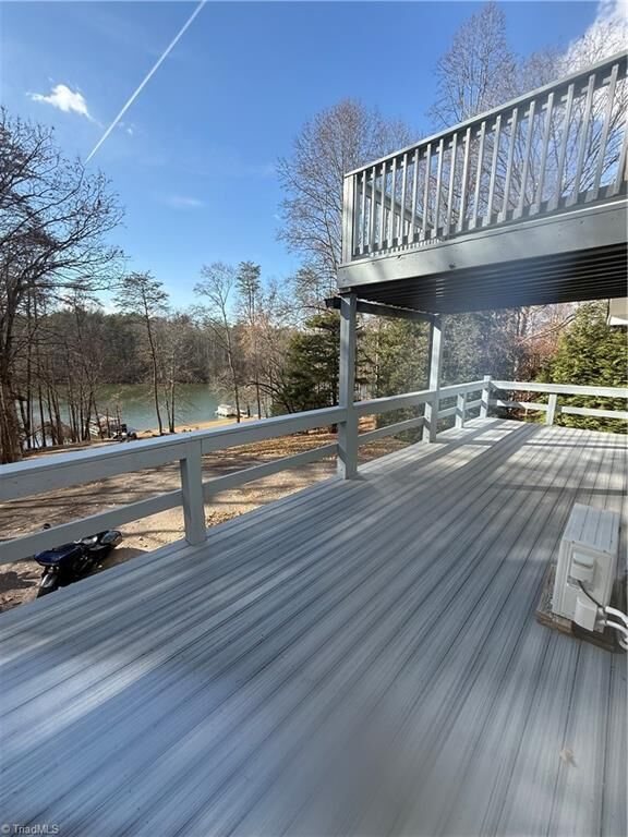 Property Photo:  231 West Shore Drive  NC 28697 
