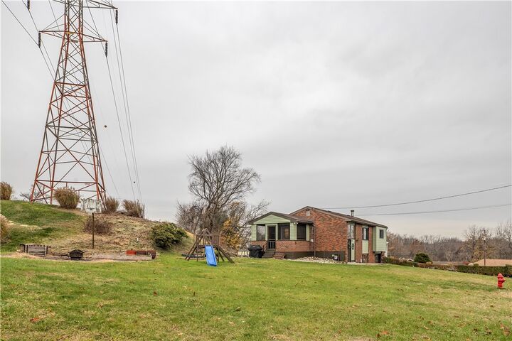 Property Photo:  911 Quaker Dr.  PA 15642 