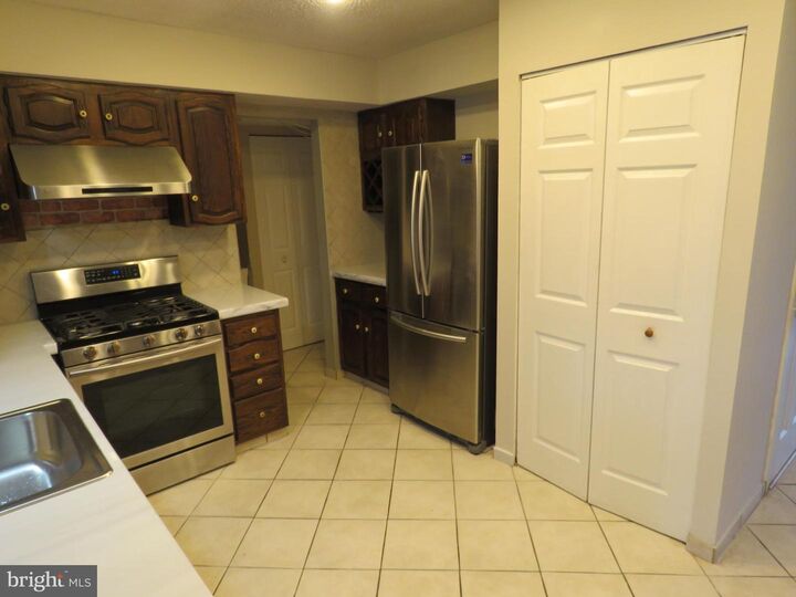 Property Photo:  6240 Patrick Henry Court  PA 19020 