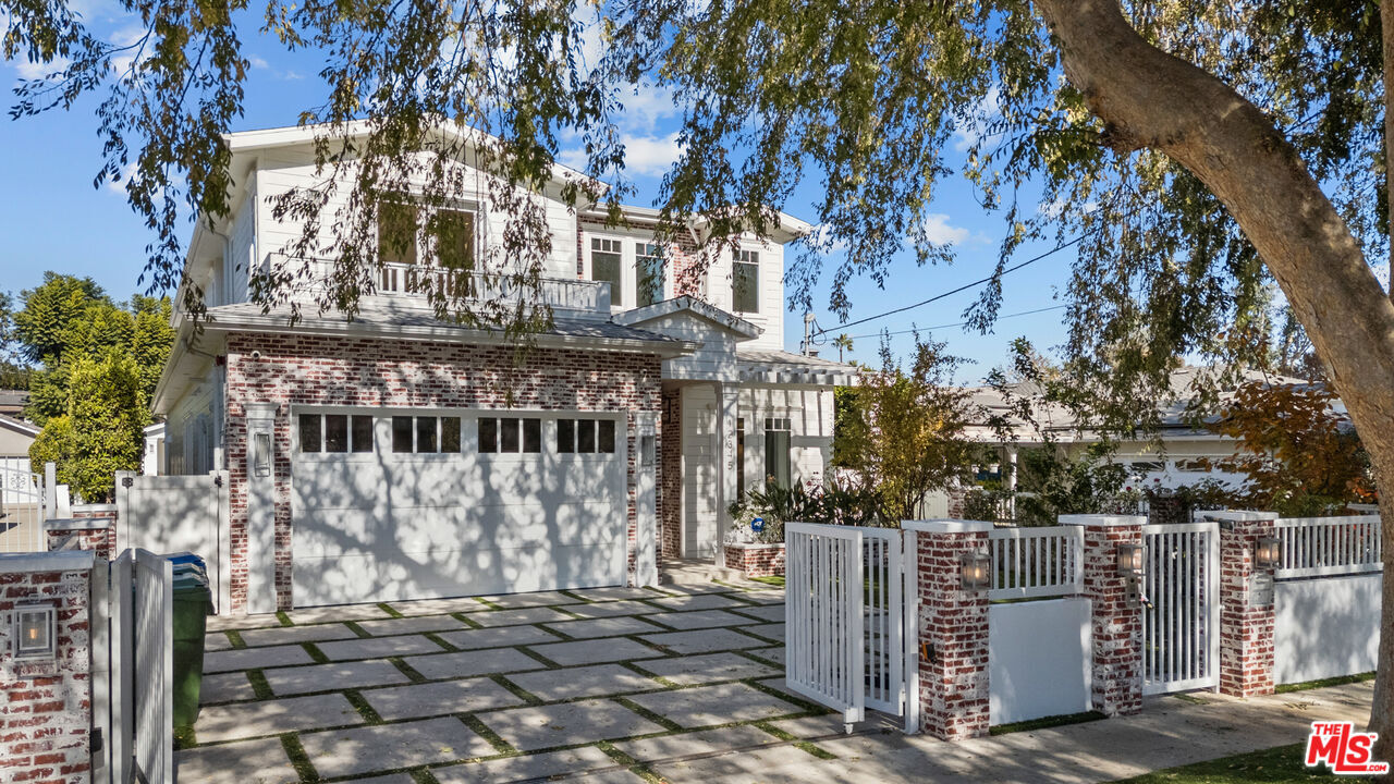 Property Photo:  12345 Huston St  CA 91607 