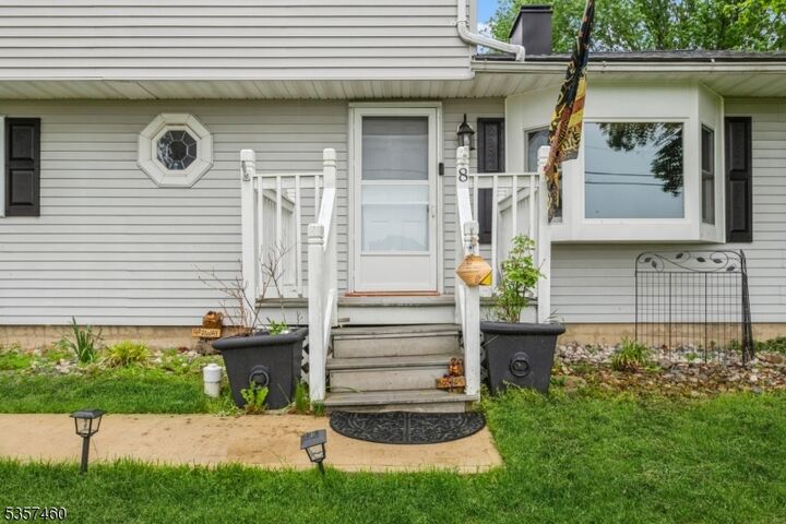 Property Photo:  8 Mill Brook Road  NJ 07882 