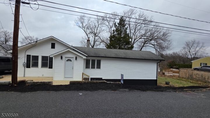 Property Photo:  43 Nakomis Path  NJ 07035 