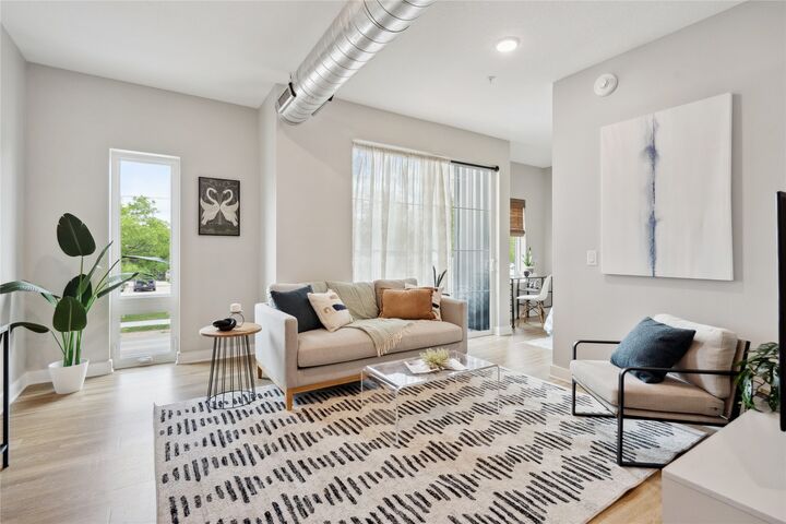 Property Photo:  450 SW 7th Street 205  IA 50309 