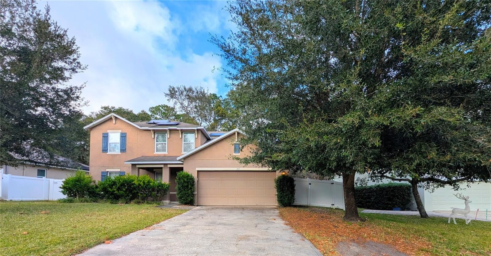 Property Photo: 103 Cinnamon Oak Drive FL 32724
