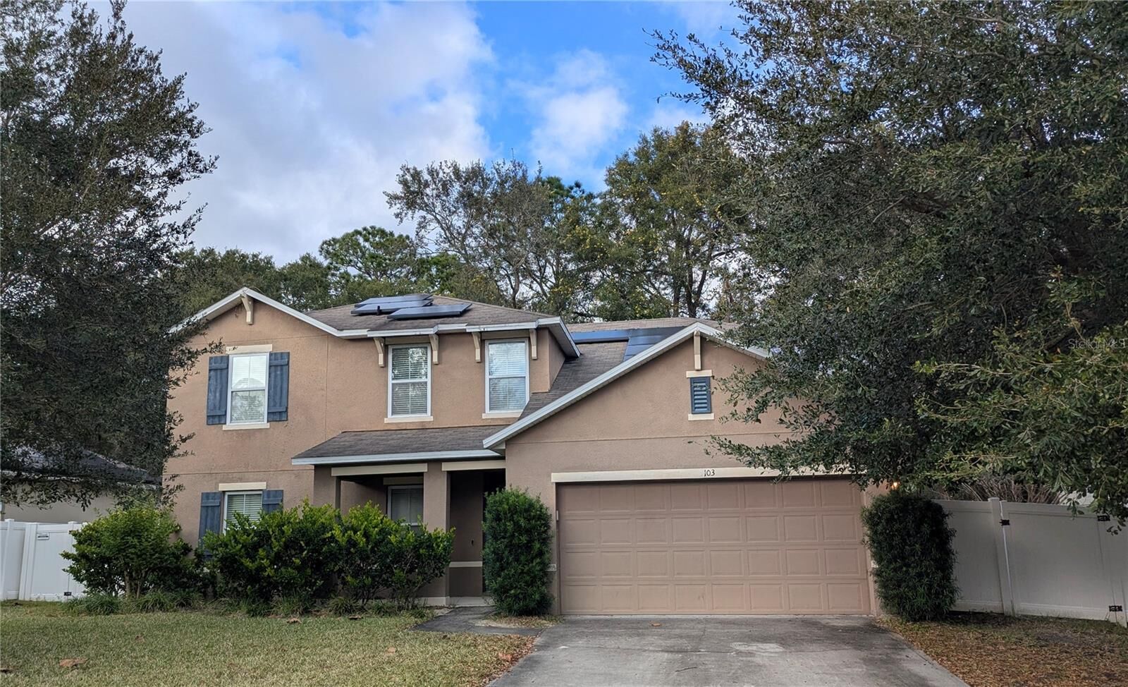 Property Photo: 103 Cinnamon Oak Drive FL 32724