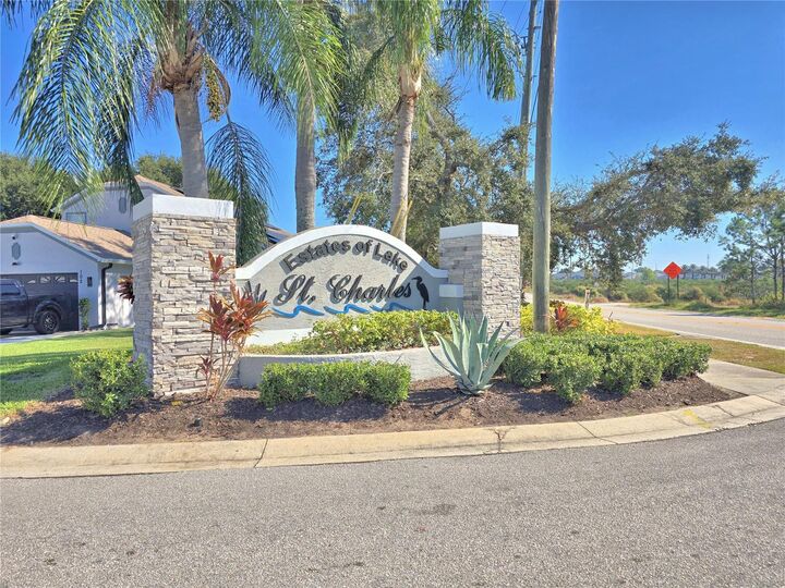 Property Photo:  422 Delancey Drive  FL 33837 