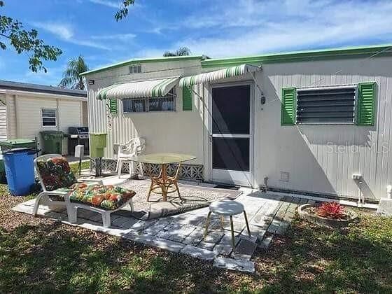 Property Photo: 2505 16th Street Court W FL 34205