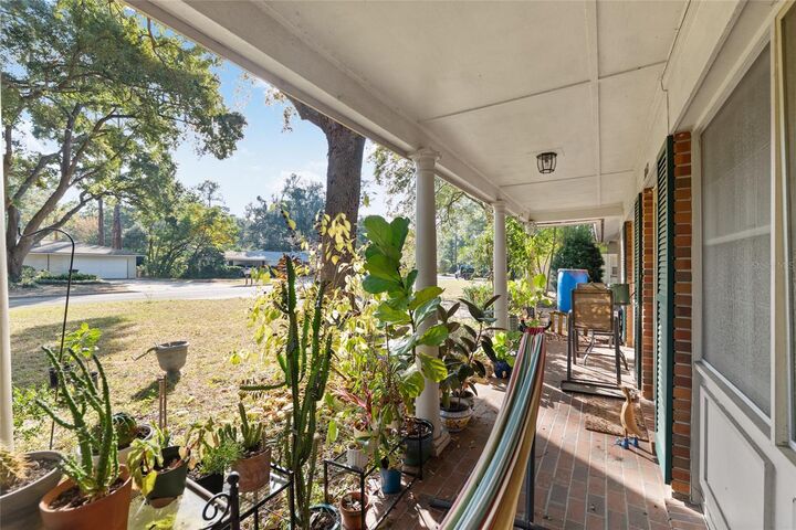 Property Photo:  3018 NW 2nd Avenue  FL 32607 