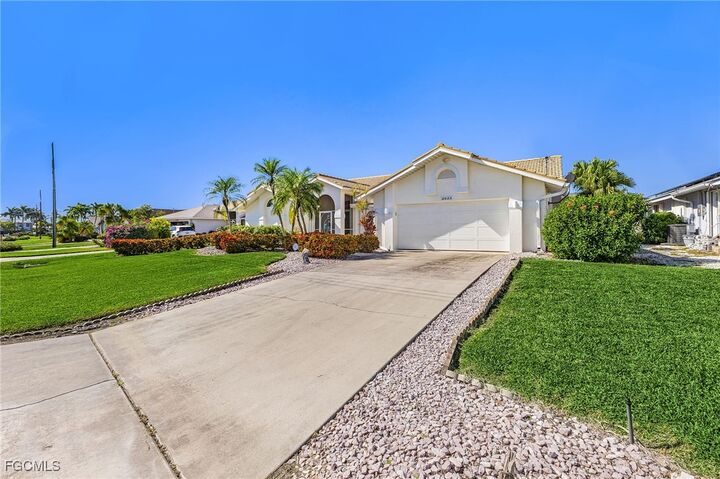 Property Photo:  2822 SE 22nd Place  FL 33904 