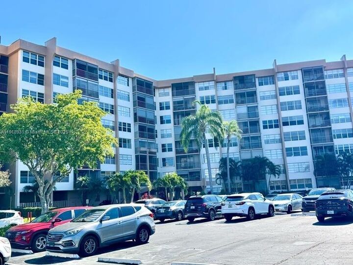 Property Photo:  1200 Saint Charles Pl 218  FL 33026 