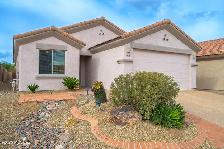 Property Photo:  530 W Royal Troon Place  AZ 85614 