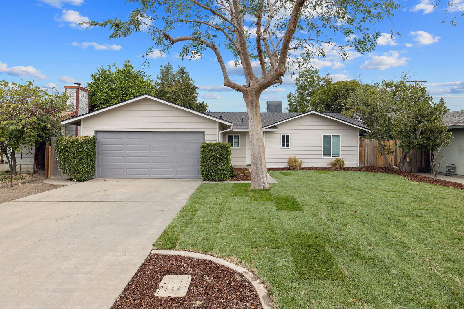 Property Photo:  4024 W Howard Avenue  CA 93277 