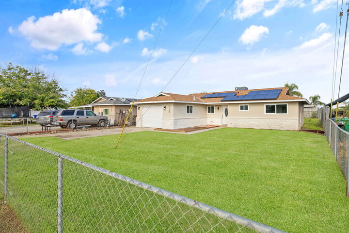 Property Photo: 7122 Ave. 306 CA 93291