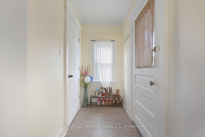 Property Photo:  4 Cross Street  ON L2R 2W5 