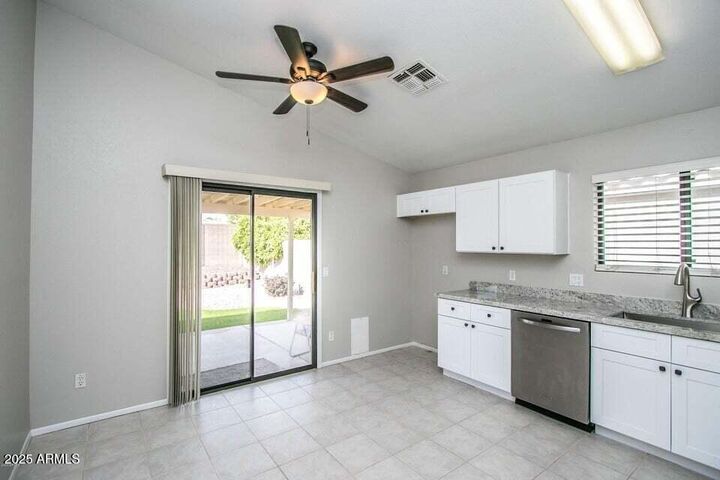 Property Photo:  2112 E Robin Lane E  AZ 85024 