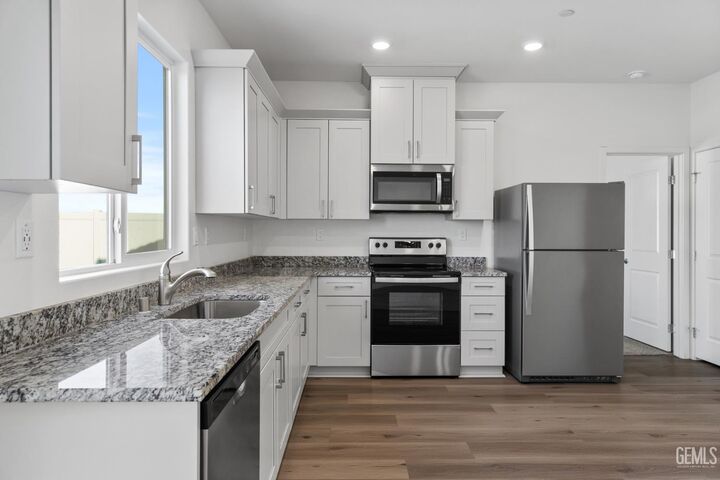 Property Photo:  7906 Blueberry Avenue  CA 93313 