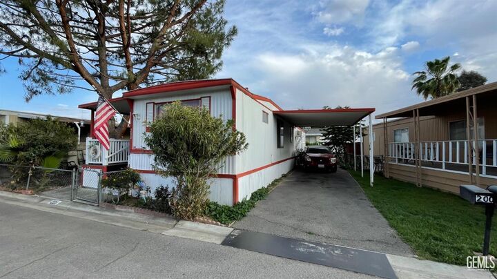 Property Photo:  4401 Hughes Ln 200  CA 93304 