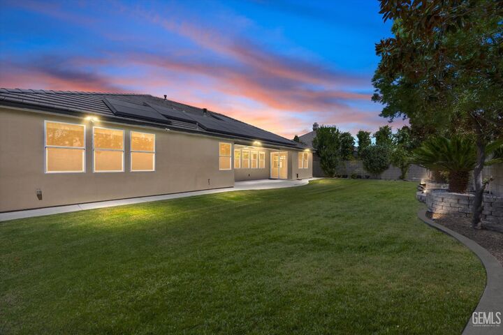 Property Photo:  11009 Strathaven Street  CA 93312 