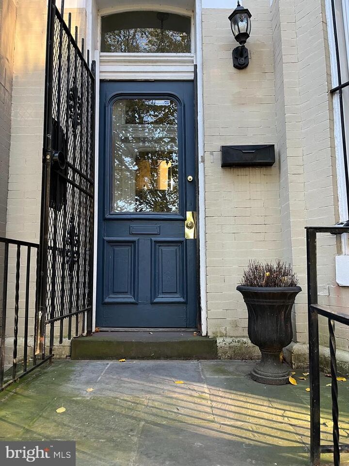 Property Photo:  1510 R Street NW  DC 20009 