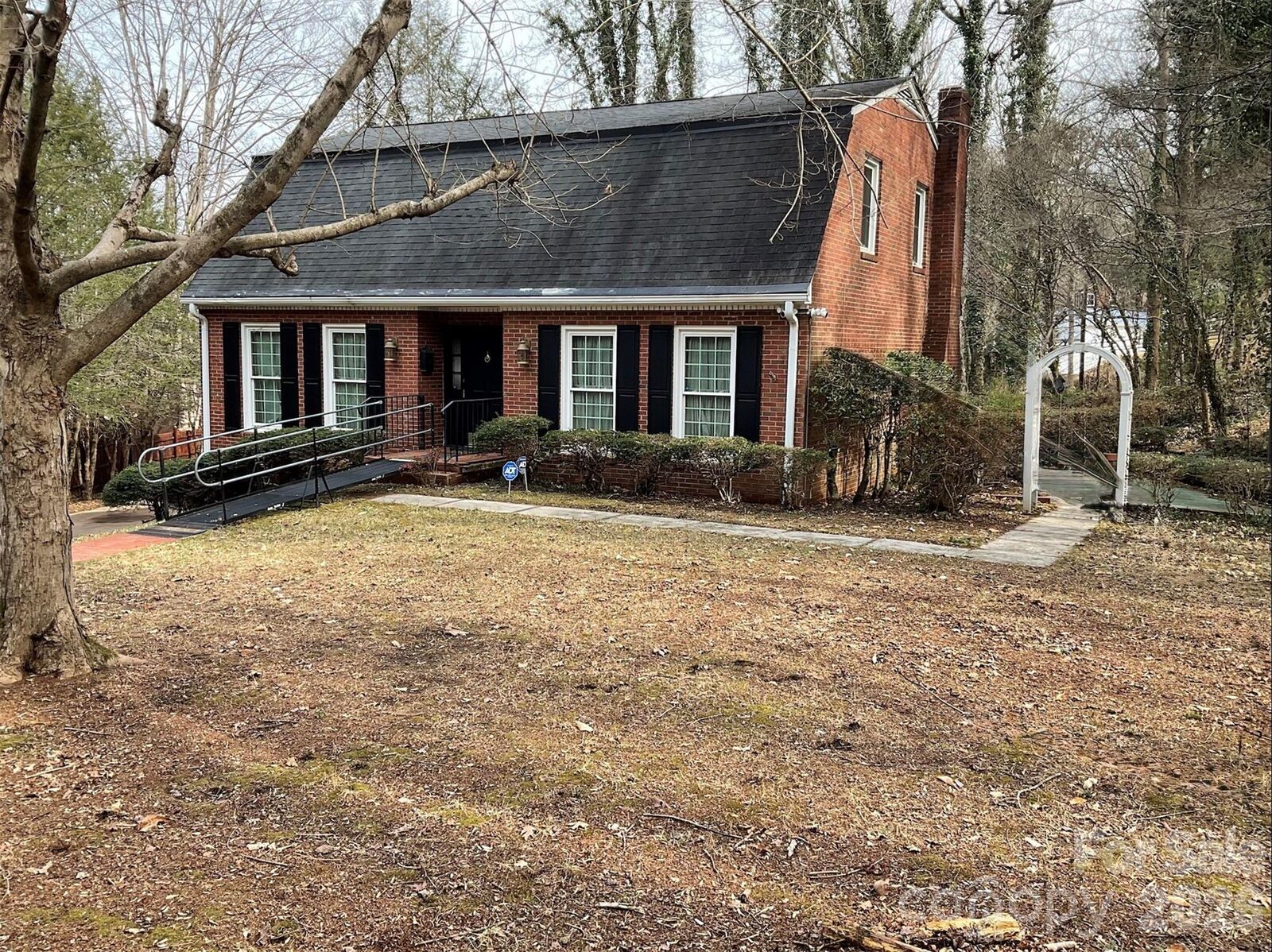 Property Photo:  822 Westminster Circle SW  NC 28645 