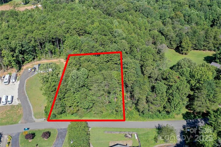 Property Photo:  6960 Navajo Trail  NC 28673 