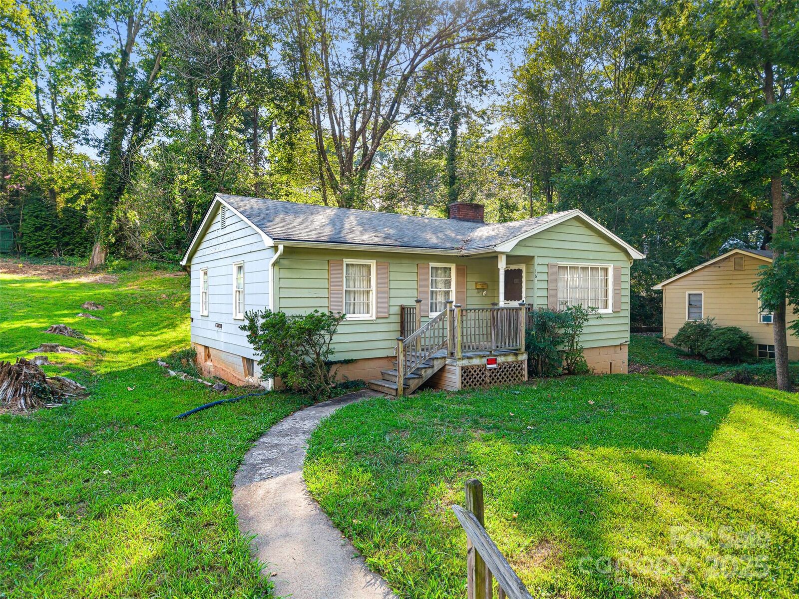 Property Photo:  16 Melbourne Place  NC 28801 