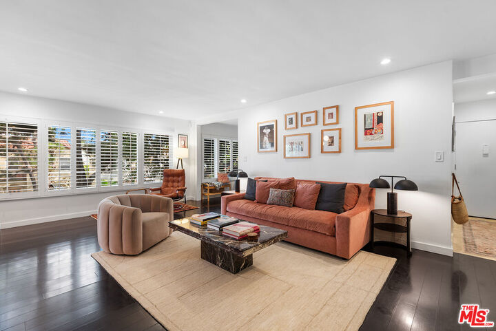 Property Photo:  165 N Swall Dr  CA 90211 