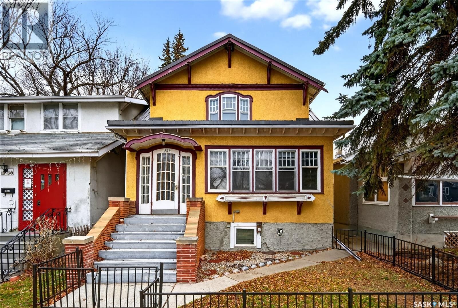 Property Photo: 1334 Victoria Avenue SK S4P 0P1