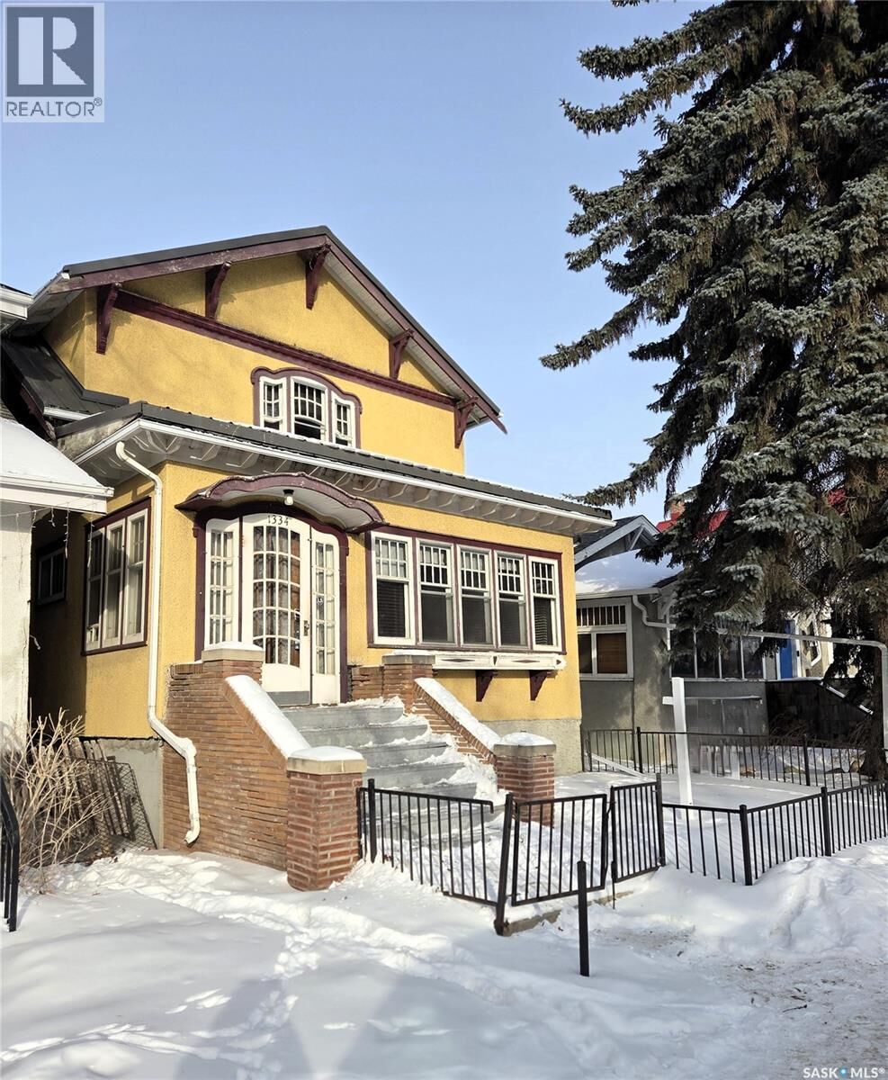 Property Photo:  1334 Victoria Avenue  SK S4P 0P1 