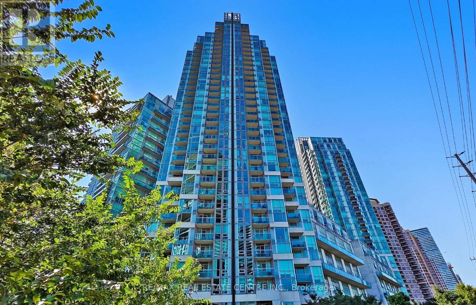 Property Photo:  220 Burnhamthorpe Road West 1902  ON L5B 3Y5 