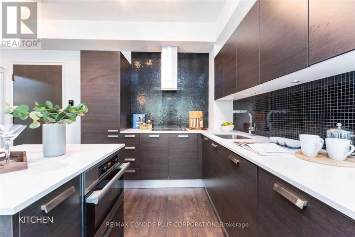 Property Photo:  11 Bogert Avenue 3101  ON M2N 0H4 