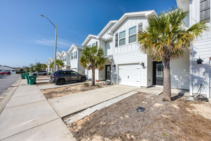 Property Photo: 15 Redbird Lp FL 32541