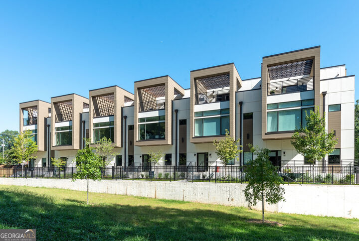 Property Photo: 1099 North Avenue NE 14 GA 30307