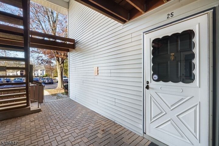 Property Photo:  25 Steeplechase Ct 25  NJ 08873 