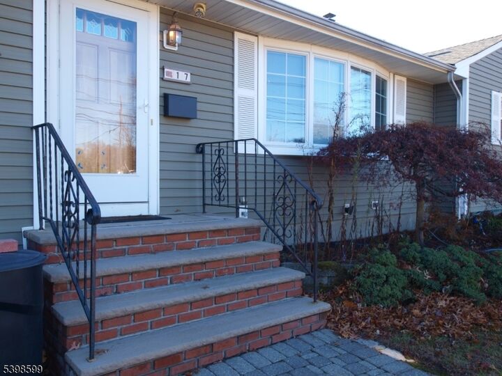 Property Photo:  17 Garden Pl  NJ 07444 