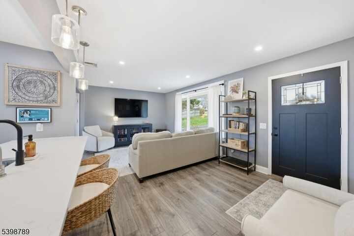 Property Photo:  102 Sunnyview Avenue East  NJ 07840 