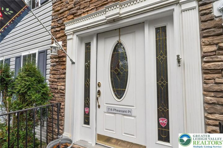 Property Photo:  216 Pheasant Place  PA 18466 