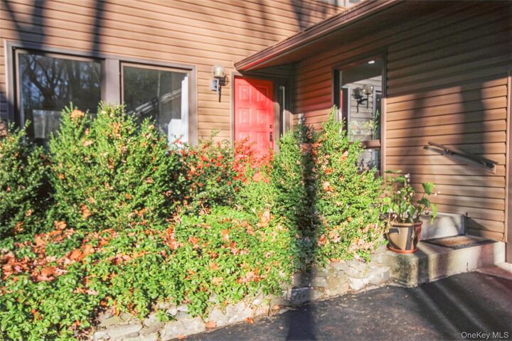 Property Photo:  5 Van Court  NY 12538 