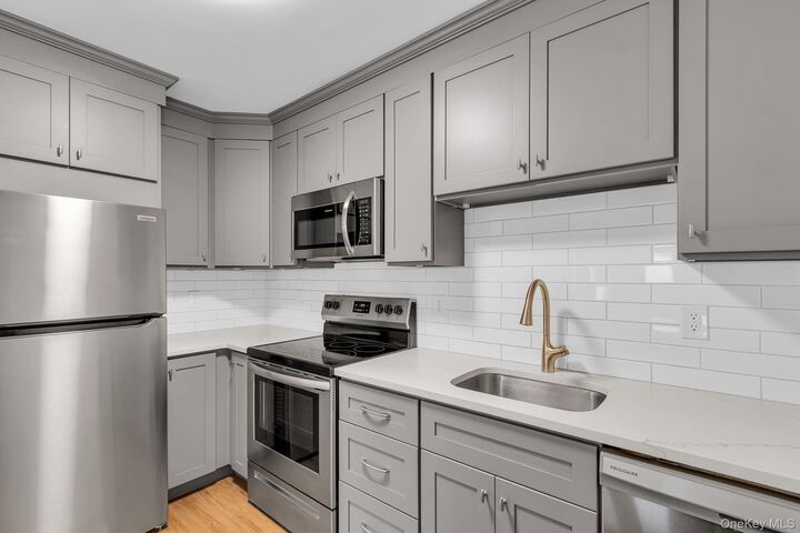 Property Photo:  17 Hastings B  NY 10598 